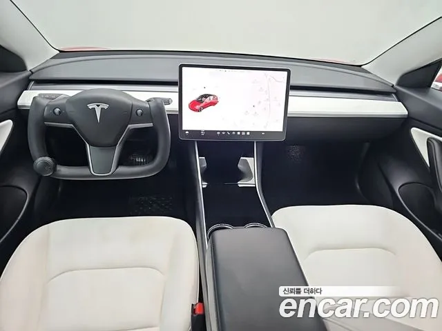 Tesla Model 3 — интерьер