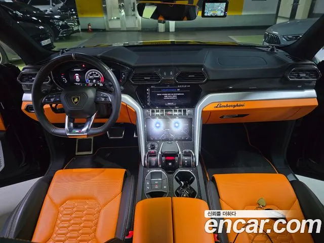 Lamborghini Urus — интерьер