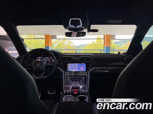 Lamborghini Urus — интерьер