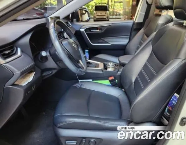 Toyota RAV4 — интерьер