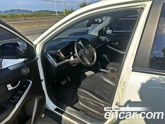 KG Mobility Korando — интерьер