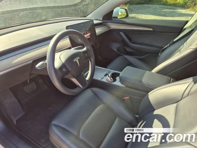 Tesla Model 3 — интерьер