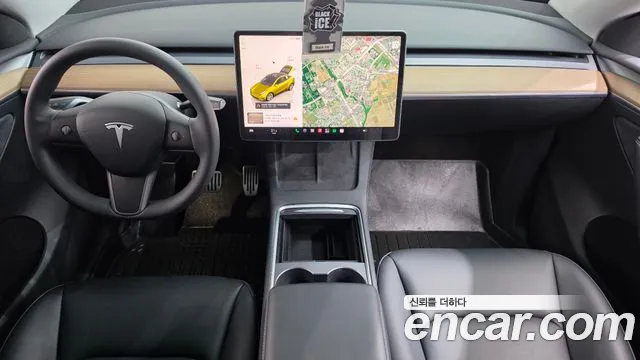 Tesla Model Y — интерьер