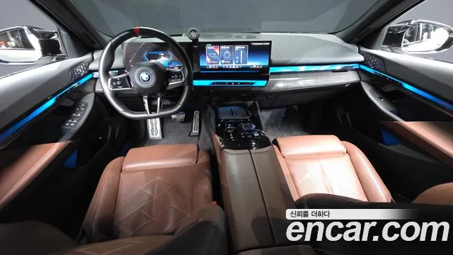 BMW i5 — интерьер