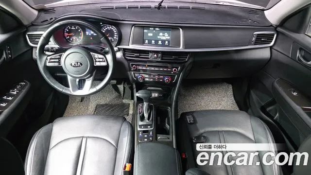 Kia K5 — интерьер