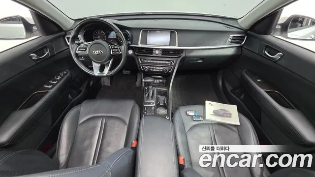 Kia K5 — интерьер
