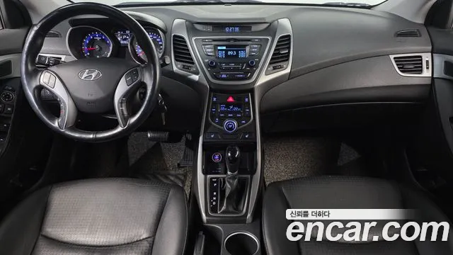 Hyundai Elantra — интерьер