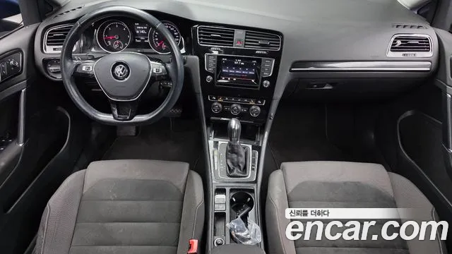 Volkswagen Golf — интерьер