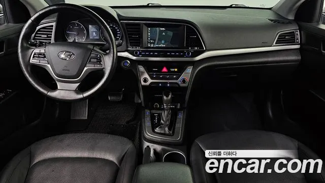 Hyundai Elantra — интерьер