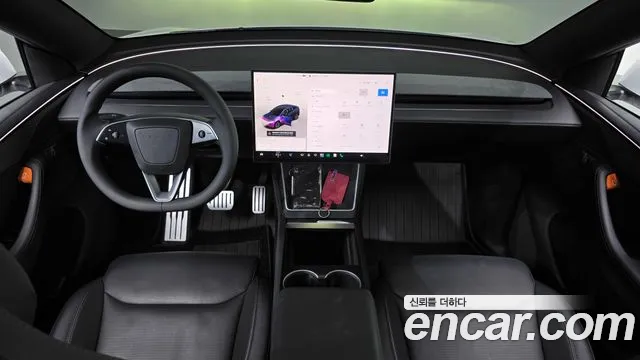 Tesla Model Y — интерьер