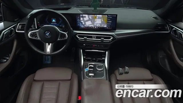 BMW i4 — интерьер