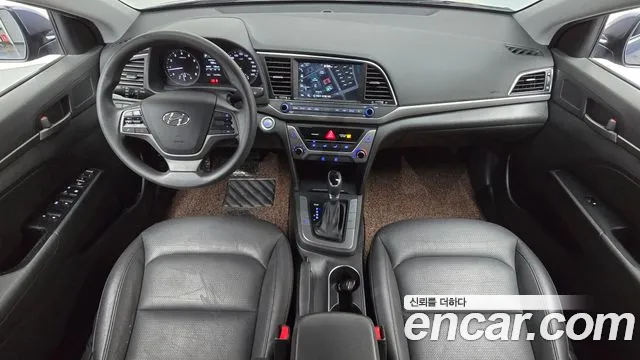 Hyundai Elantra — интерьер