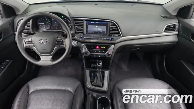 Hyundai Elantra — интерьер