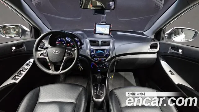 Hyundai Accent — интерьер