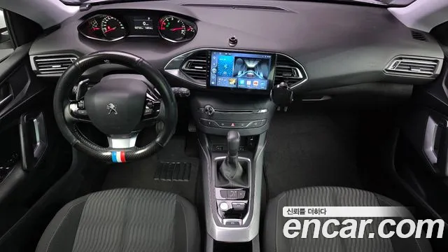Peugeot 308 — интерьер