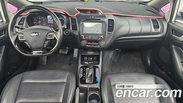 Kia K3 — интерьер