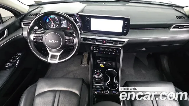 Kia K5 — интерьер