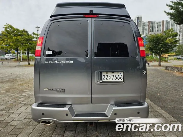 Chevrolet Express Van — интерьер
