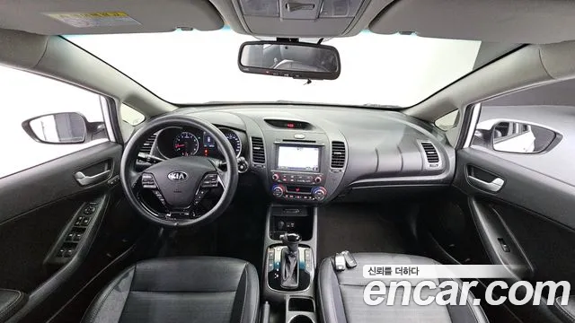 Kia K3 — интерьер