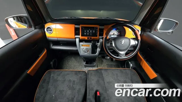 Suzuki Hustler — интерьер