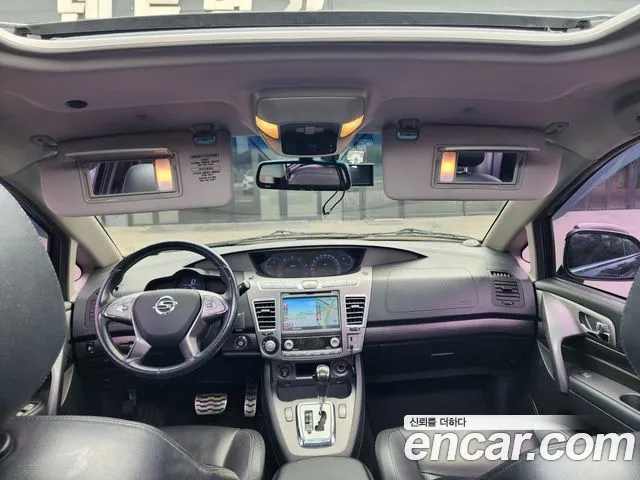 KG Mobility Korando — интерьер