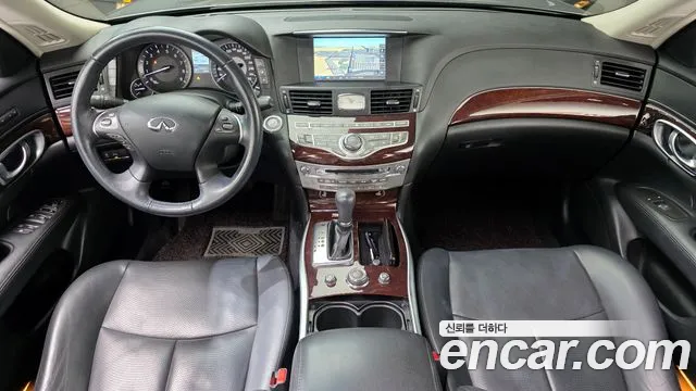 Infiniti Q70 — интерьер