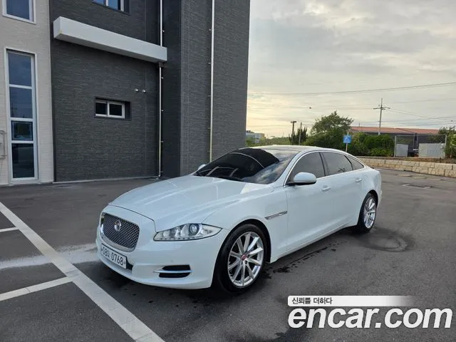 Jaguar XJ