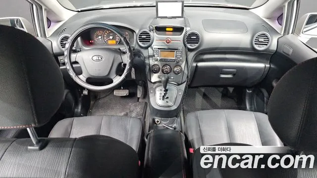 Kia Carens — интерьер