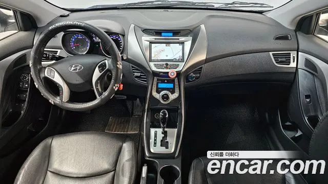 Hyundai Elantra — интерьер