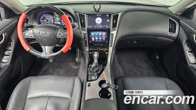 Infiniti Q50 — интерьер