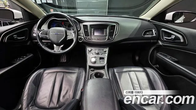 Chrysler 200 — интерьер