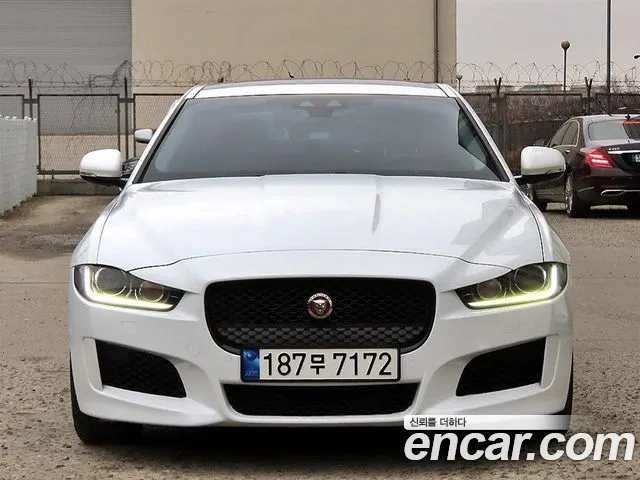 Jaguar XE