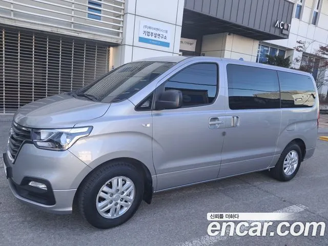 Hyundai Starex