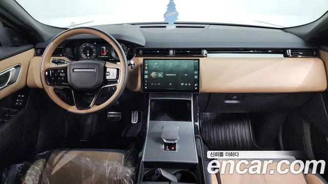 Land Rover Range Rover Velar — интерьер