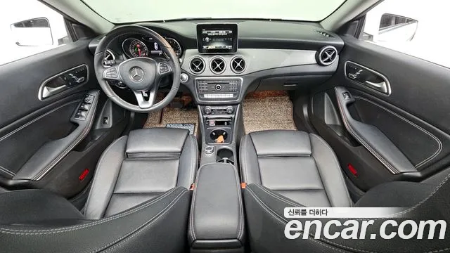 Mercedes-Benz CLA-класс — интерьер