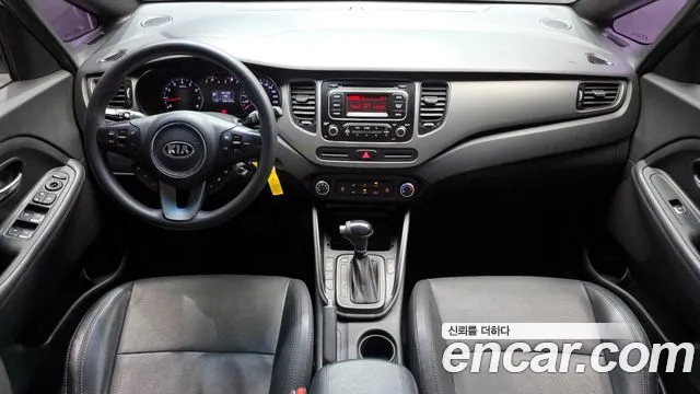 Kia Carens — интерьер