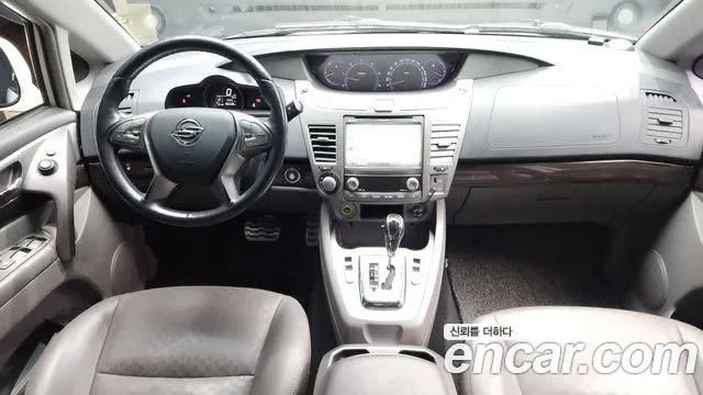 KG Mobility Korando — интерьер