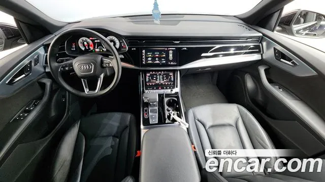 Audi Q8 — интерьер