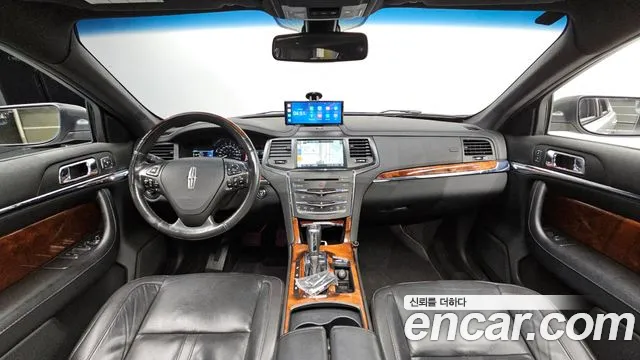 Lincoln MKS — интерьер