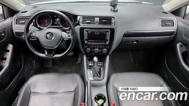 Volkswagen Jetta — интерьер