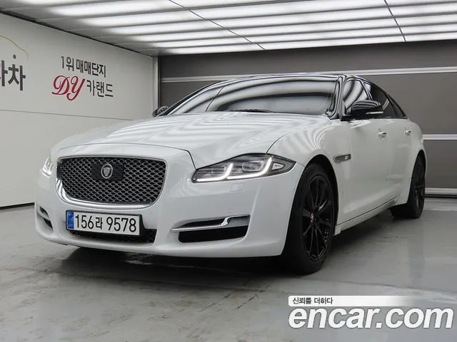 Jaguar XJ