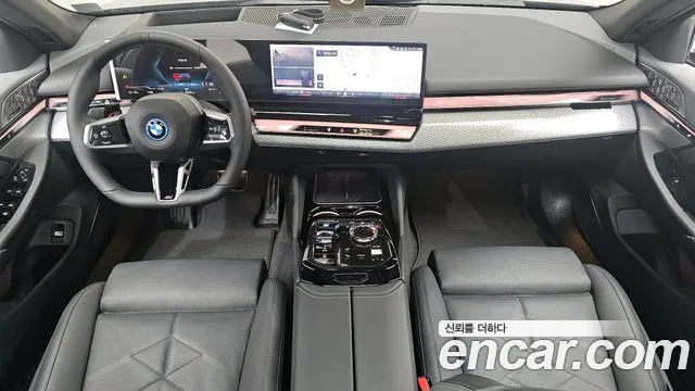BMW i5 — интерьер
