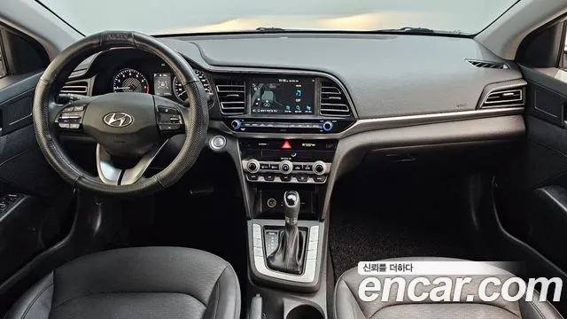 Hyundai Elantra — интерьер