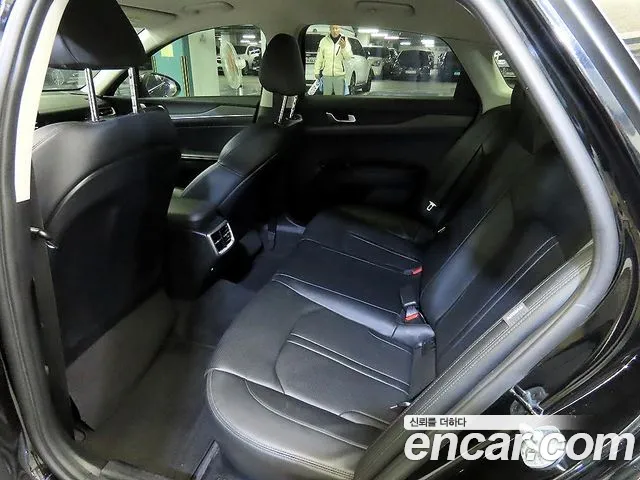 Kia K5 — интерьер