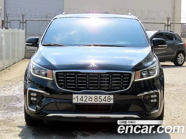 Kia Carnival — экстерьер