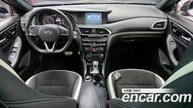 Infiniti Q30 — интерьер