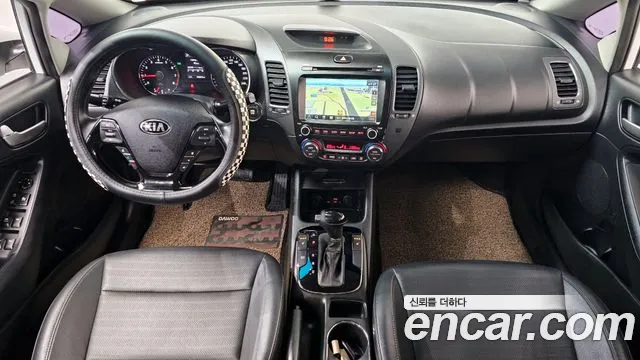 Kia K3 — интерьер