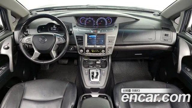 KG Mobility Korando — интерьер