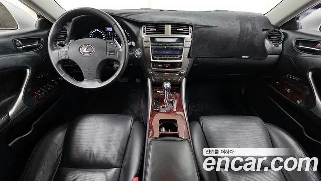 Lexus IS — интерьер