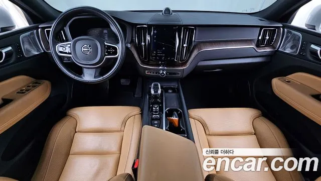Volvo XC60 — интерьер